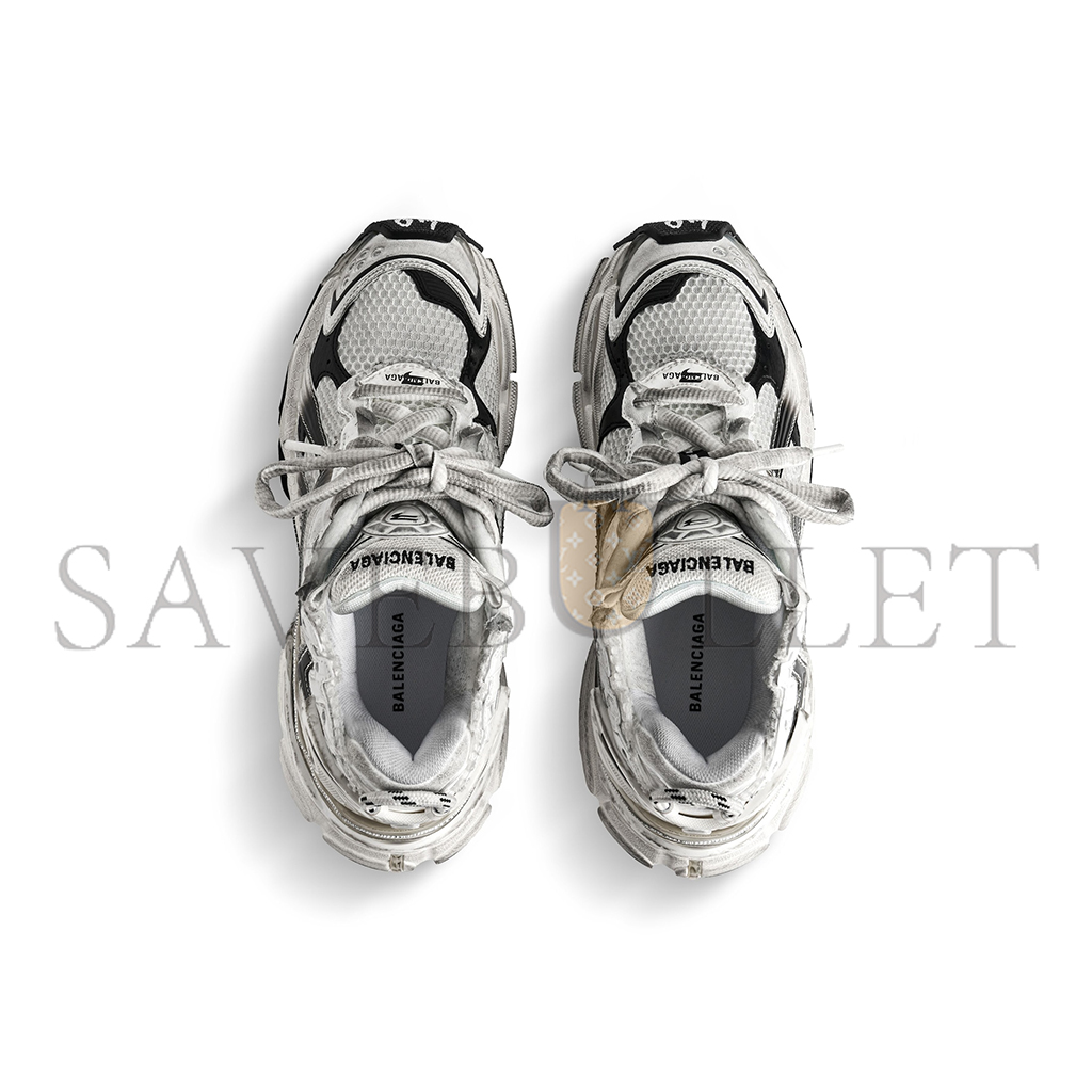 BALENCIAGA WOMEN'S RUNNER GRADIENT SNEAKER IN WHITEBLACK 772767WRUNG9010 BALENCIAGA WOMEN'S RUNNER GRADIENT SNEAKER IN WHITEBLACK 772767WRUNG9010